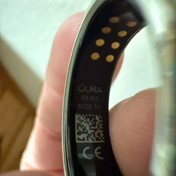 Oura Gen3 Silver Wearable Ring - Picture 3 of 5